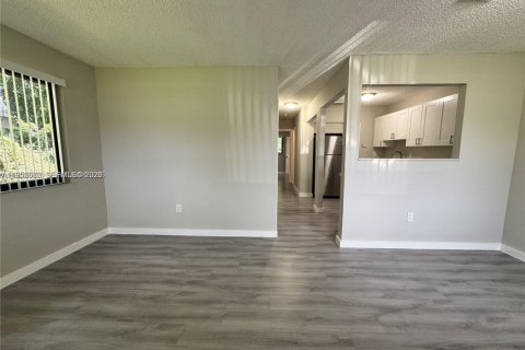 Снять в аренду кондоминиум в Холливуд, Флорида 2 спальни, 79.9м2, № 2010307 - фото 5