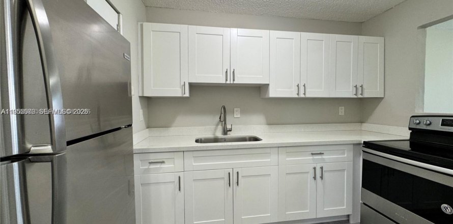 Кондоминиум с 2 спальнями в Холливуд, Флорида № 2010307