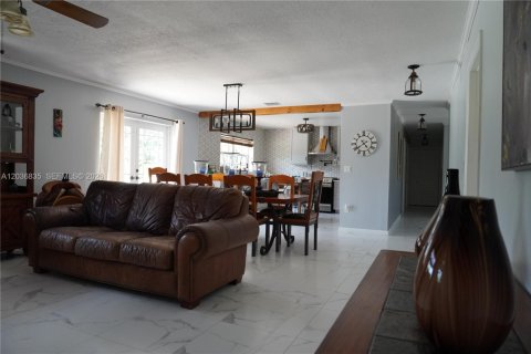 House in Miami, Florida 3 bedrooms, 218.51 sq.m. № 2086749 - photo 16