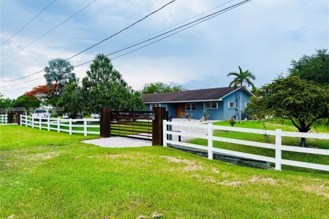 House in Miami, Florida 3 bedrooms, 218.51 sq.m. № 2086749