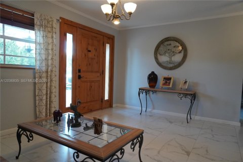 House in Miami, Florida 3 bedrooms, 218.51 sq.m. № 2086749 - photo 12