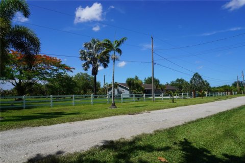 House in Miami, Florida 3 bedrooms, 218.51 sq.m. № 2086749 - photo 10
