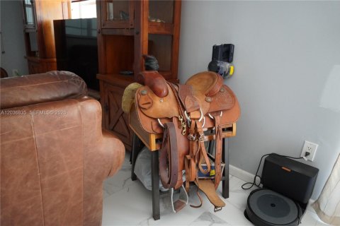 House in Miami, Florida 3 bedrooms, 218.51 sq.m. № 2086749 - photo 25