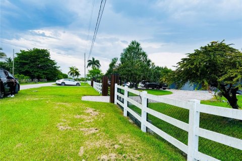 House in Miami, Florida 3 bedrooms, 218.51 sq.m. № 2086749 - photo 4