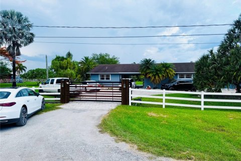 House in Miami, Florida 3 bedrooms, 218.51 sq.m. № 2086749 - photo 5
