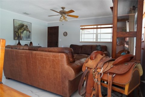House in Miami, Florida 3 bedrooms, 218.51 sq.m. № 2086749 - photo 19