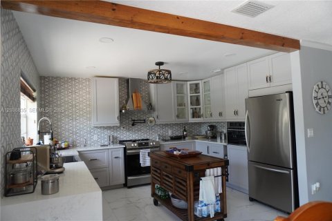 House in Miami, Florida 3 bedrooms, 218.51 sq.m. № 2086749 - photo 21