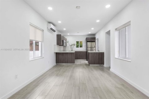 Снять в аренду квартиру в Майами, Флорида 1 спальня, 52.77м2, № 1983722 - фото 3