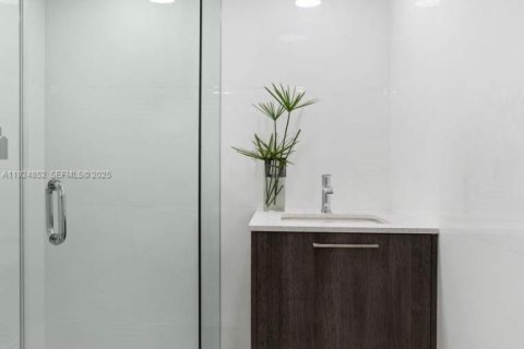 Снять в аренду квартиру в Майами, Флорида 1 спальня, 52.77м2, № 1983722 - фото 9