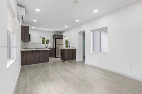 Снять в аренду квартиру в Майами, Флорида 1 спальня, 52.77м2, № 1983722 - фото 2