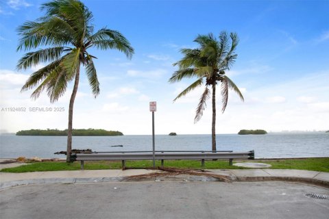 Снять в аренду квартиру в Майами, Флорида 1 спальня, 52.77м2, № 1983722 - фото 12