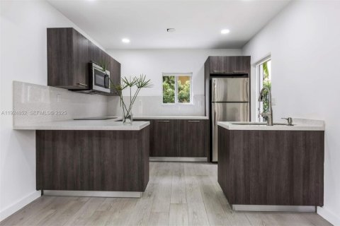 Снять в аренду квартиру в Майами, Флорида 1 спальня, 52.77м2, № 1983722 - фото 5