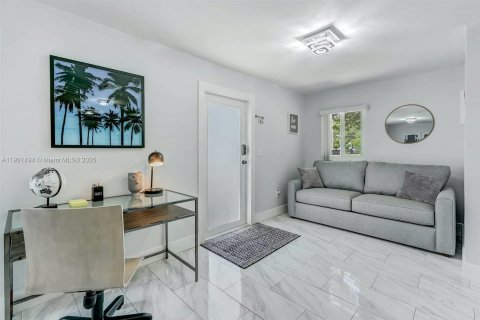 Casa en alquiler en Hallandale Beach, Florida, 3 dormitorios, 125.51 m2 № 1953177 - foto 1