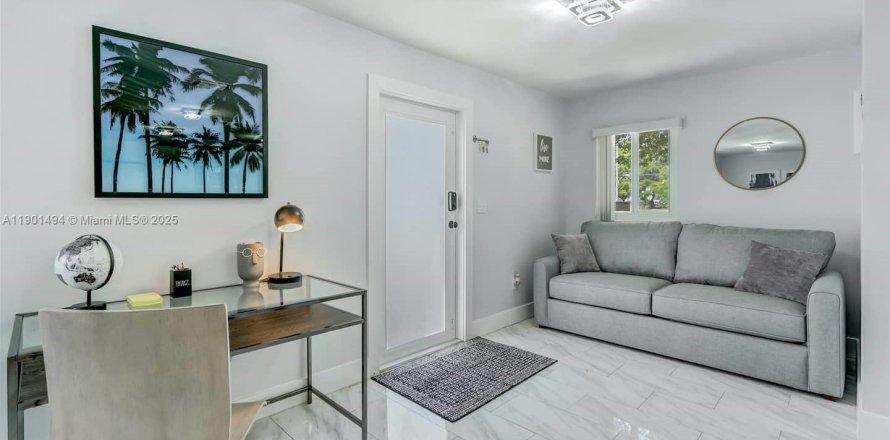 Casa en Hallandale Beach, Florida 3 dormitorios, 125.51 m2 № 1953177
