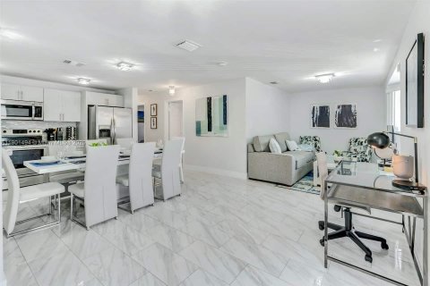 Casa en alquiler en Hallandale Beach, Florida, 3 dormitorios, 125.51 m2 № 1953177 - foto 4