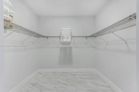 Casa en alquiler en Hallandale Beach, Florida, 3 dormitorios, 125.51 m2 № 1953177 - foto 19