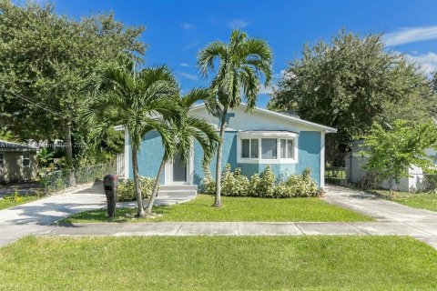 Casa en alquiler en Hallandale Beach, Florida, 3 dormitorios, 125.51 m2 № 1953177 - foto 24