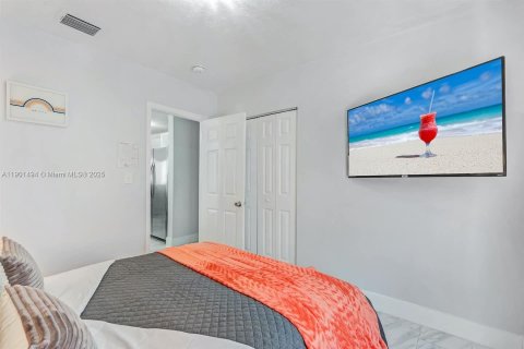Casa en alquiler en Hallandale Beach, Florida, 3 dormitorios, 125.51 m2 № 1953177 - foto 17