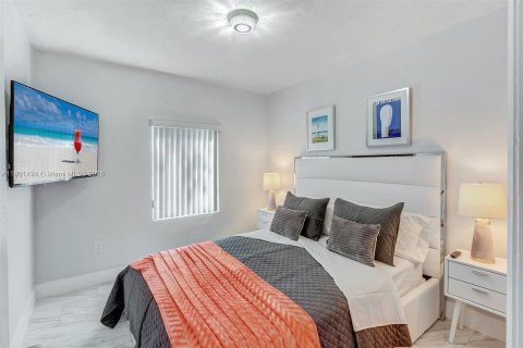 Casa en alquiler en Hallandale Beach, Florida, 3 dormitorios, 125.51 m2 № 1953177 - foto 16