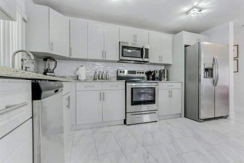 Casa en alquiler en Hallandale Beach, Florida, 3 dormitorios, 125.51 m2 № 1953177 - foto 6