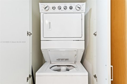 Купить кондоминиум в Майами, Флорида 2 спальни, 95.69м2, № 1966125 - фото 28