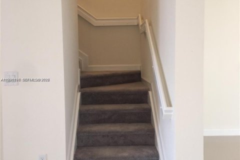 Touwnhouse à louer à Hialeah, Floride: 3 chambres, 152.73 m2 № 1995940 - photo 8