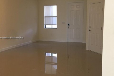 Touwnhouse à louer à Hialeah, Floride: 3 chambres, 152.73 m2 № 1995940 - photo 7