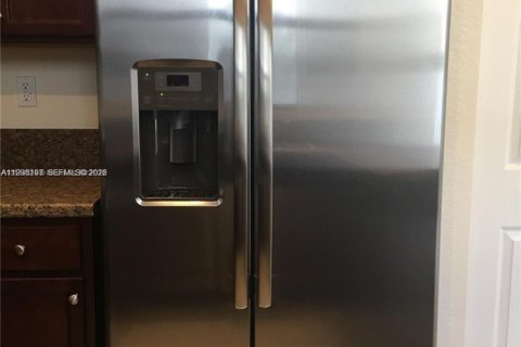Touwnhouse à louer à Hialeah, Floride: 3 chambres, 152.73 m2 № 1995940 - photo 5
