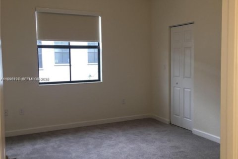 Touwnhouse à louer à Hialeah, Floride: 3 chambres, 152.73 m2 № 1995940 - photo 9