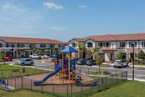 Touwnhouse à louer à Hialeah, Floride: 3 chambres, 152.73 m2 № 1995940 - photo 27