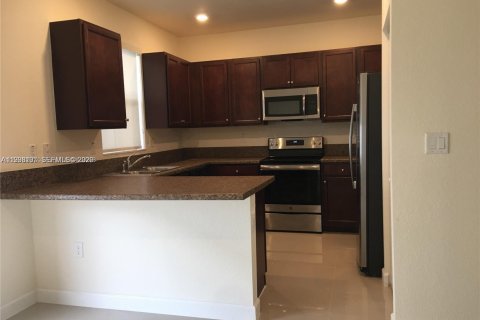 Touwnhouse à louer à Hialeah, Floride: 3 chambres, 152.73 m2 № 1995940 - photo 3