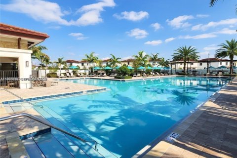 Touwnhouse à louer à Hialeah, Floride: 3 chambres, 152.73 m2 № 1995940 - photo 23