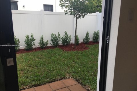 Touwnhouse à louer à Hialeah, Floride: 3 chambres, 152.73 m2 № 1995940 - photo 19