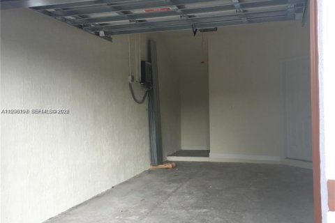 Touwnhouse à louer à Hialeah, Floride: 3 chambres, 152.73 m2 № 1995940 - photo 17
