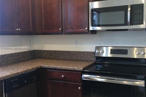 Touwnhouse à louer à Hialeah, Floride: 3 chambres, 152.73 m2 № 1995940 - photo 4