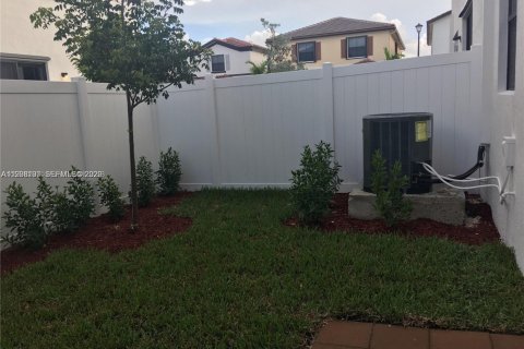 Touwnhouse à louer à Hialeah, Floride: 3 chambres, 152.73 m2 № 1995940 - photo 20