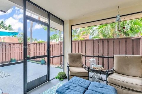 Touwnhouse à vendre à Fort Myers, Floride: 3 chambres, 127.37 m2 № 1979862 - photo 1