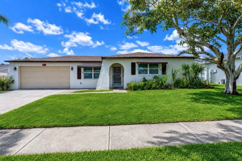 House in Port Richey, Florida 3 bedrooms, 135.92 sq.m. № 2286947