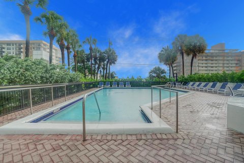 Condo in Hillsboro Beach, Florida, 3 bedrooms  № 1228596 - photo 1