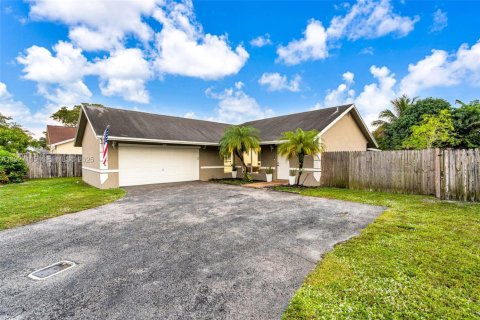 Villa ou maison à vendre à Cooper City, Floride: 4 chambres, 216.74 m2 № 1987832 - photo 1