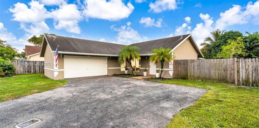 Villa ou maison à Cooper City, Floride 4 chambres, 216.74 m2 № 1987832