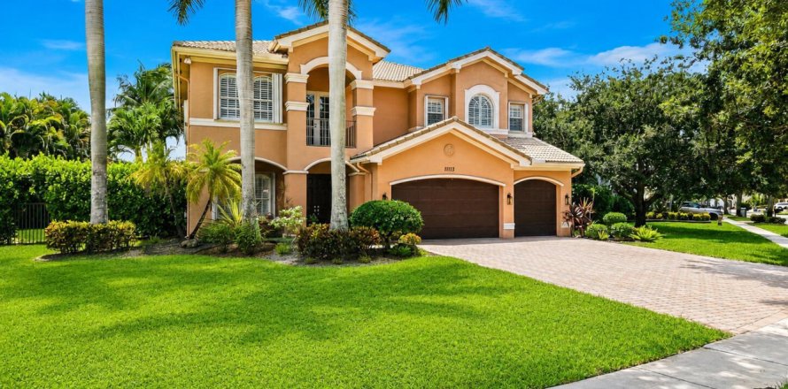 House in Boynton Beach, Florida 6 bedrooms, 404.68 sq.m. № 2177620