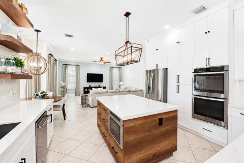 House in Boynton Beach, Florida 6 bedrooms, 404.68 sq.m. № 2177620 - photo 10