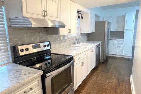 House in Orlando, Florida 3 bedrooms, 118.17 sq.m. № 1857618 - photo 9
