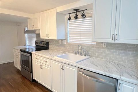 House in Orlando, Florida 3 bedrooms, 118.17 sq.m. № 1857618 - photo 8