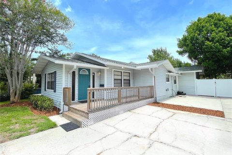 House in Orlando, Florida 3 bedrooms, 118.17 sq.m. № 1857618 - photo 1