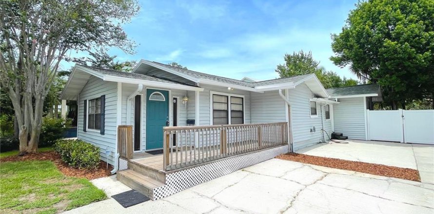 House in Orlando, Florida 3 bedrooms, 118.17 sq.m. № 1857618