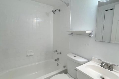 House in Orlando, Florida 3 bedrooms, 118.17 sq.m. № 1857618 - photo 15