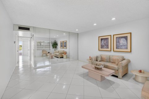Condo in Delray Beach, Florida, 2 bedrooms  № 2251540 - photo 5