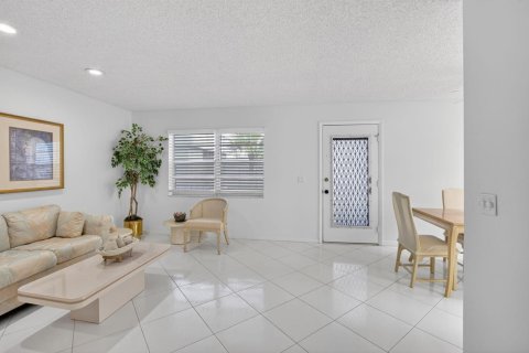 Condo in Delray Beach, Florida, 2 bedrooms  № 2251540 - photo 4